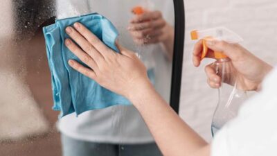 Common Mistakes That Cause Streaks on Mirrors