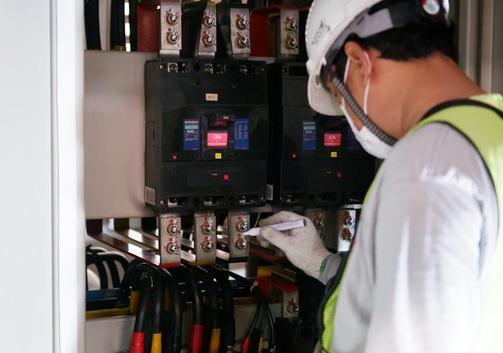 Enhancing Construction Safety with Advanced Switchgear Technologies