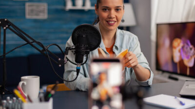 How Social Media and Influencers Attract Real User Attention