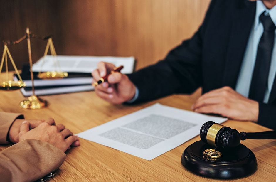 divorce lawyer