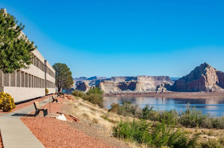 When visiting Lake Powell area Hotel location is Key