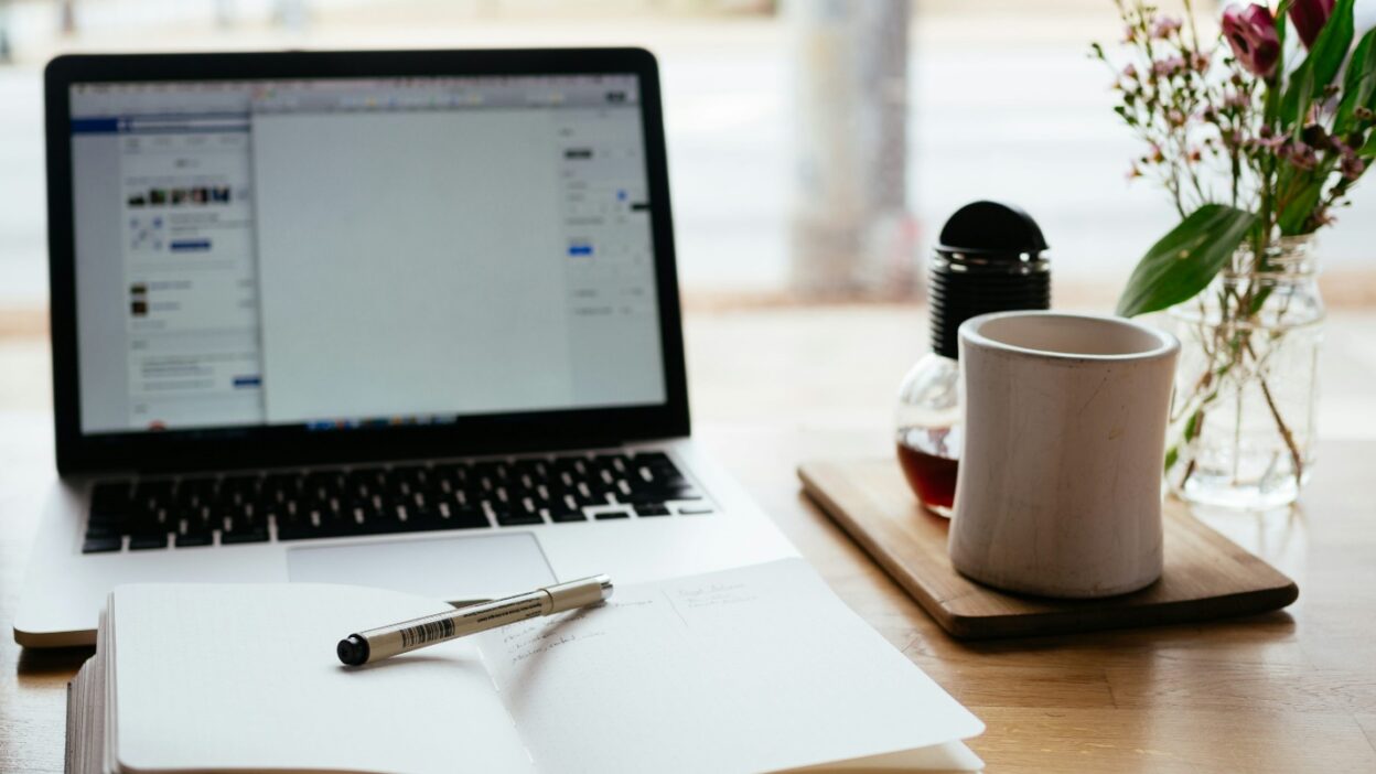 How Online Education Supports Career Growth for Working Professionals