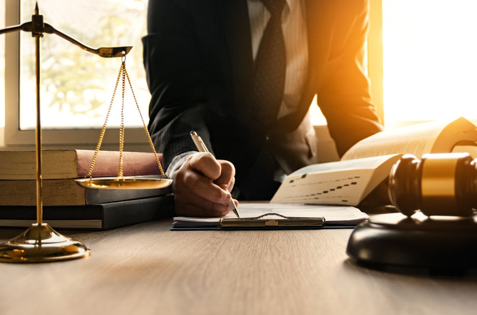 The Differences Between Personal Injury Lawyers and Other Types of Attorneys